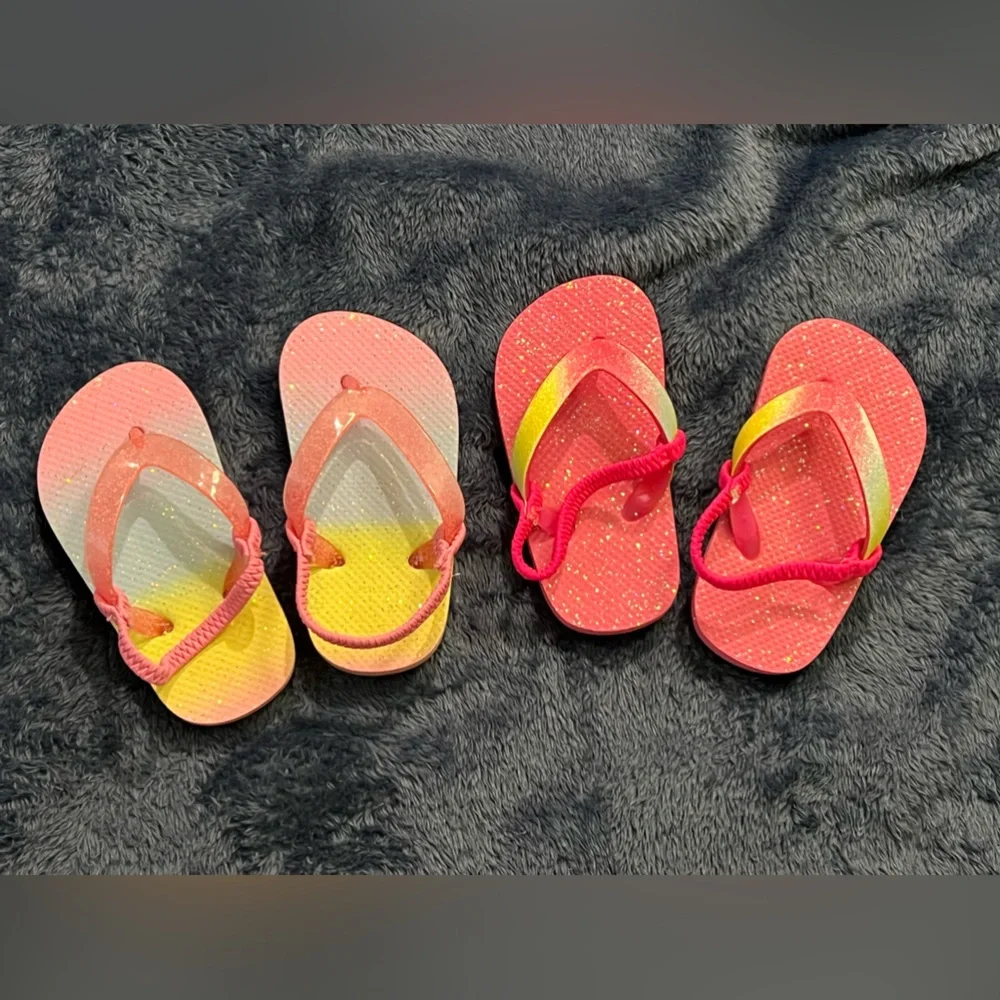 Two (2) Pairs of Girls Size L (6/7) Flip Flops